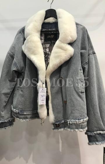 Джинсовая короткая парка с белым мехом кролика